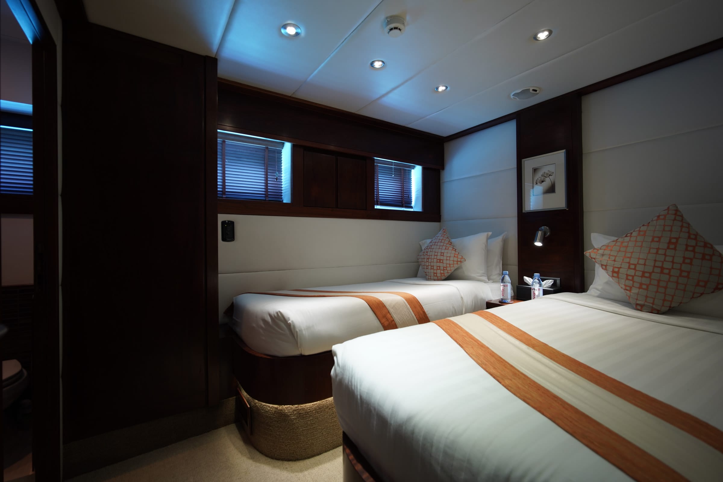 Mia Kai twin cabin