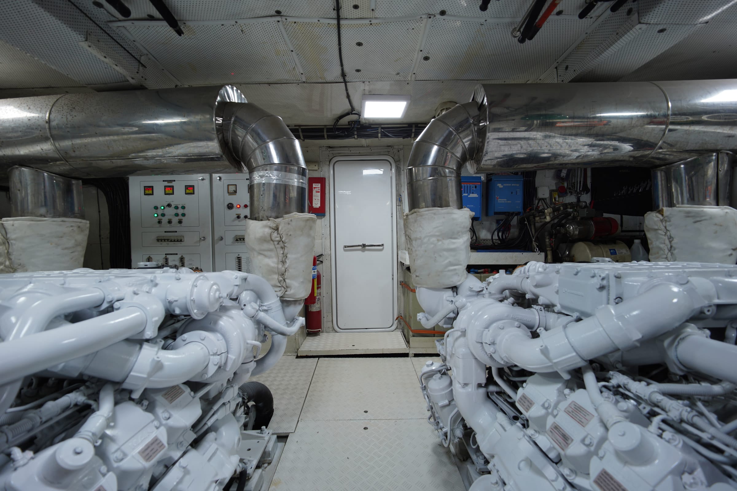 Mia Kai engine room