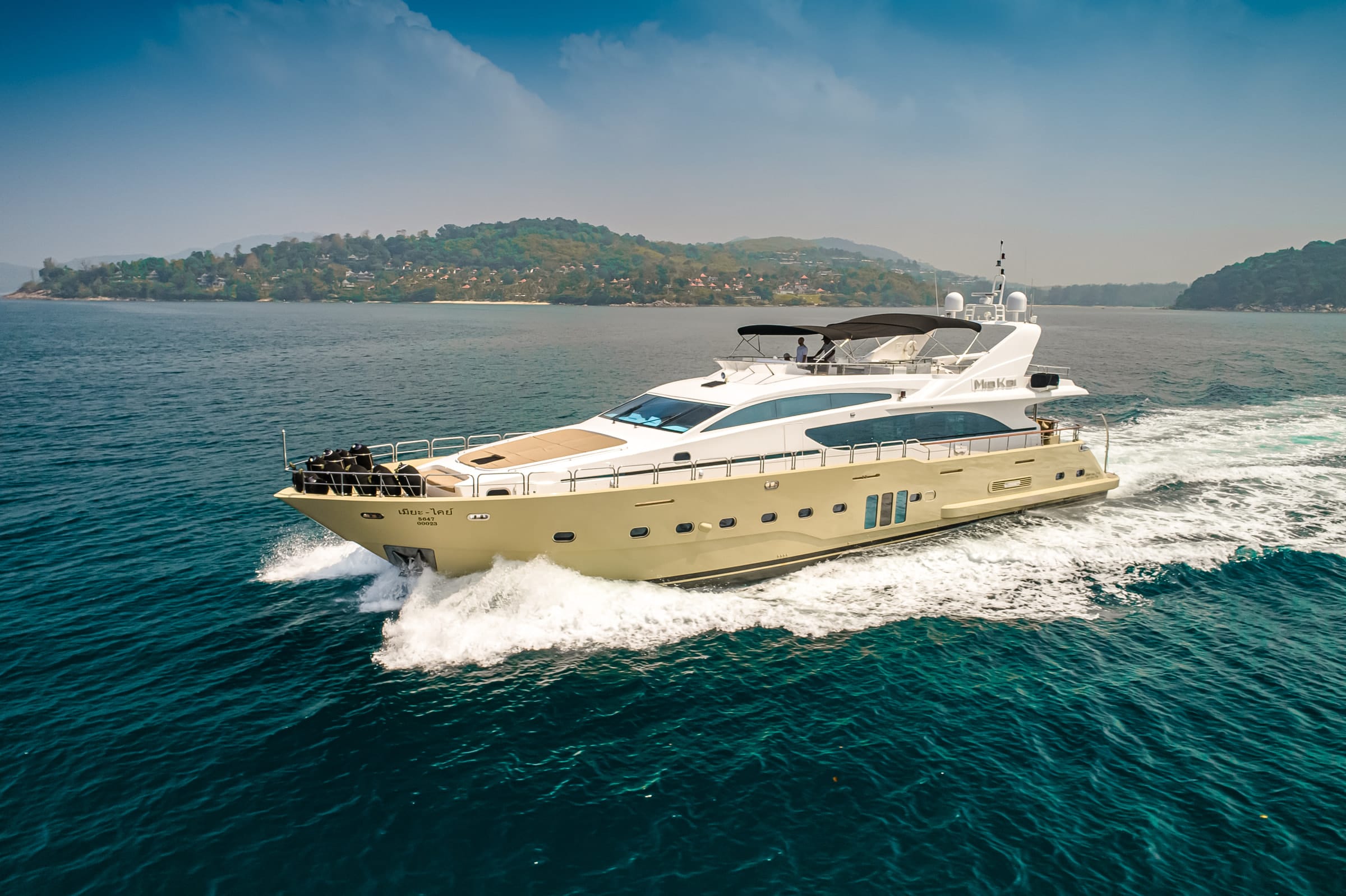 Bilgin 100 cruising